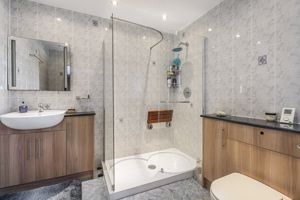 Ensuite- click for photo gallery
